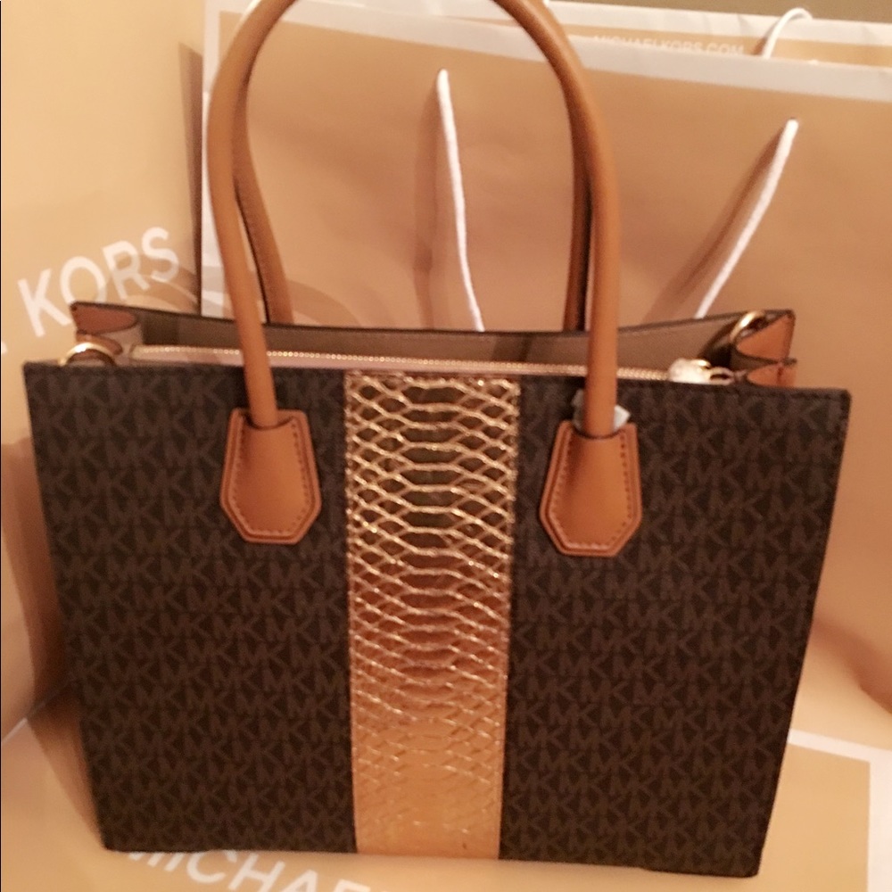 NWT LG CONV Tote - Picture 2 of 6